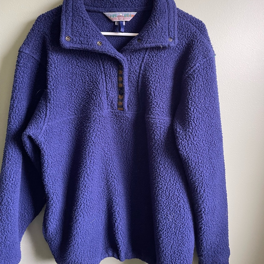 Eastern mountain sports pullover!